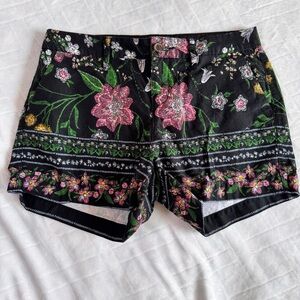 Old Navy Floral Black Women's Everyday Shorts - Size 2